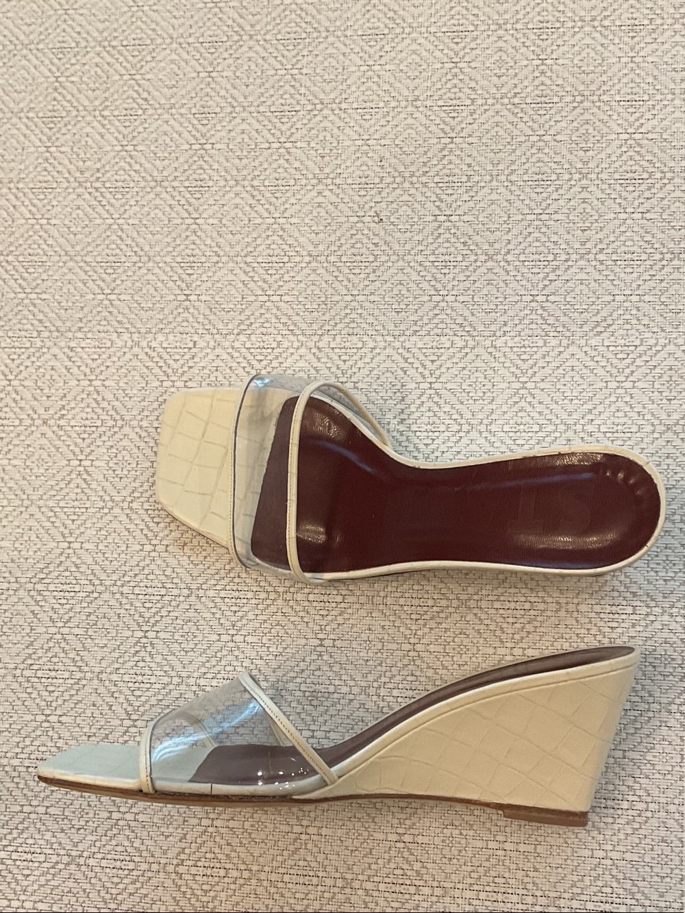 STAUD Cream Croc-Embossed Wedge Mules with Clear Strap and Burgundy Footbed - Picture 4 of 6